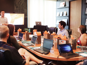 แผ่นพลาสติก PP / PESheet ม้วนสําหรับถาดอาหาร แผ่นพลาสติก PP / PESheet ม้วนสําหรับถาดอาหาร