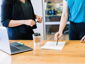 แผ่นพลาสติก PP / PESheet ม้วนสําหรับถาดอาหาร แผ่นพลาสติก PP / PESheet ม้วนสําหรับถาดอาหาร